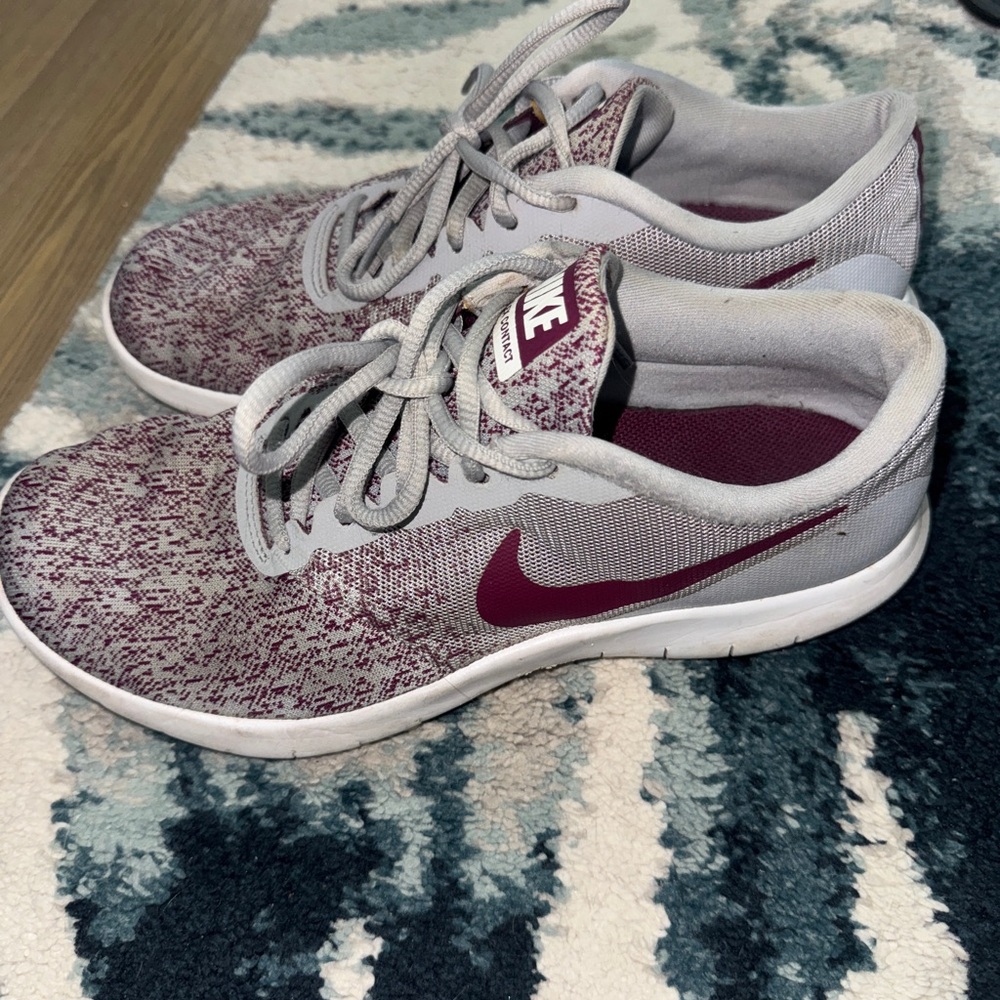 Nike Flex Contact Running Shoes in Gray & Maroon
